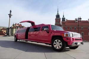 pink-limo-warsaw-airport-transfer